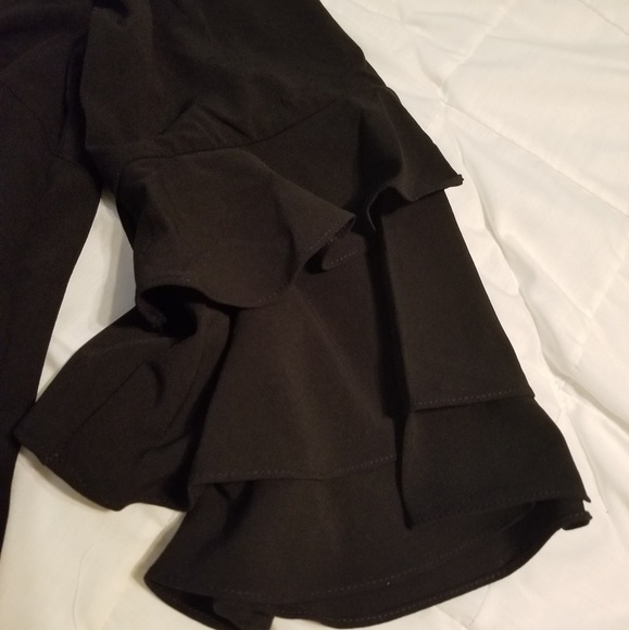 Last 1🌷Black pearl detail ruffle sleeved top - Picture 6 of 8